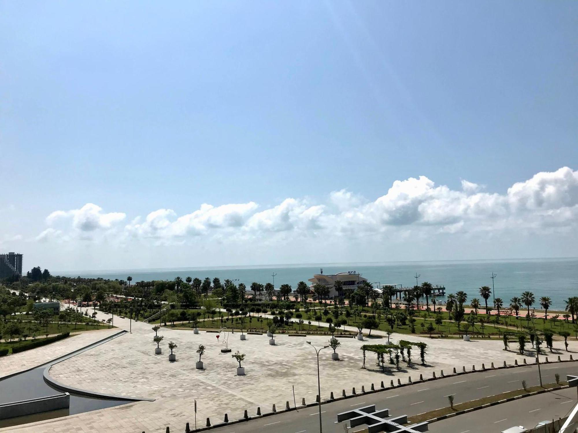 Orbi Beach Tower Aparts Batumi Exterior photo